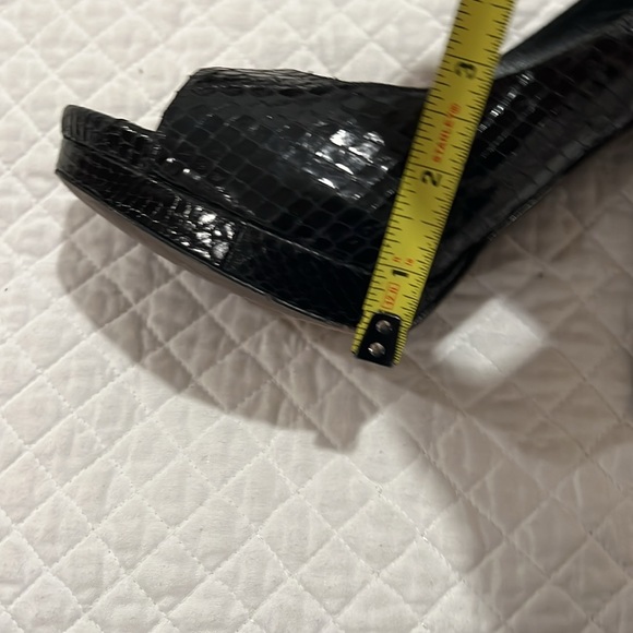 Vera Wang Lavender black platform pump. Since 9.5M - Picture 6 of 10